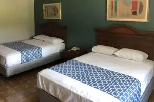 Rodeway Inn & Suites hotel thumbnail 2