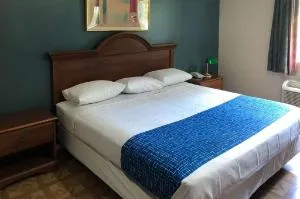Rodeway Inn & Suites hotel thumbnail 3