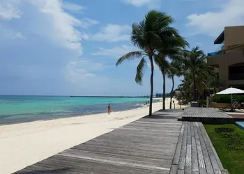 Ocean Front El Faro Reef 304 hotel thumbnail 4