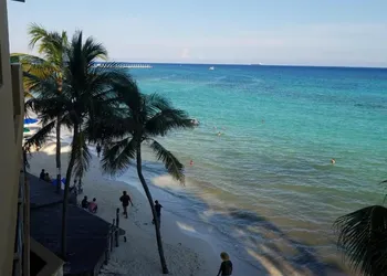 Ocean Front El Faro Reef 304 hotel thumbnail 6