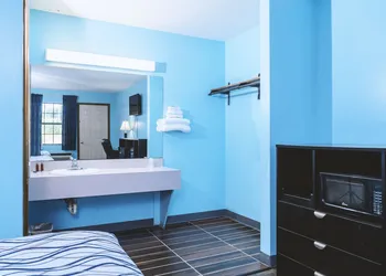 Blue Way Inn & Suites Wellington hotel thumbnail 3