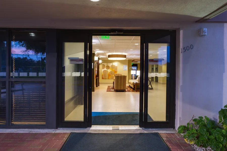 Holiday Inn Express & Suites Ft. Lauderdale N - Exec Airport by IHG hotel detail image 6