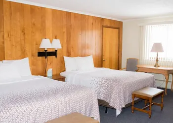 Park Lake Motel hotel thumbnail 2