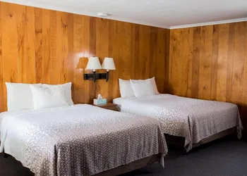 Park Lake Motel hotel thumbnail 3