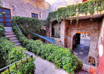 El Descanso Barrio del Artista hotel thumbnail 3