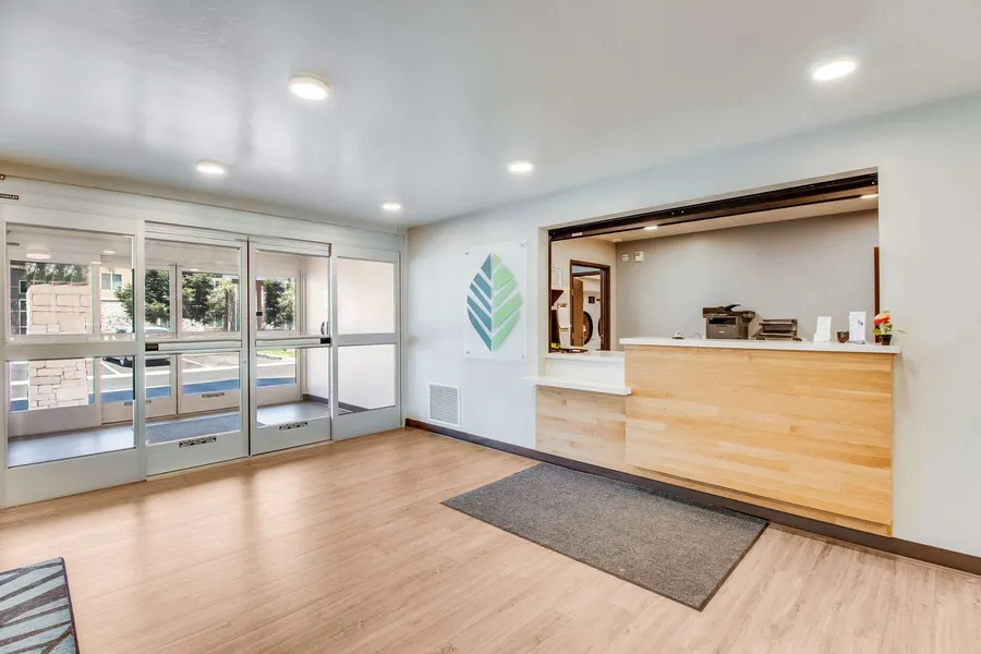 WoodSpring Suites Bakersfield Airport hotel detail image 6