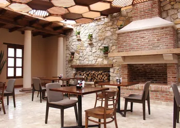 La Estancia hotel thumbnail 5