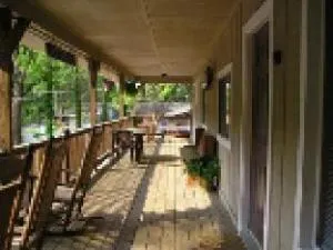 Deep Creek Lodge hotel thumbnail 2