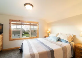 Cedar Lodge at Rockaway hotel thumbnail 3