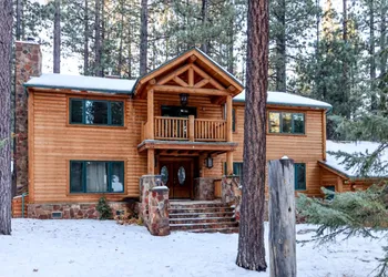 1971-Winterset Lodge home hotel thumbnail 2