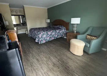 Colony Inn hotel thumbnail 8