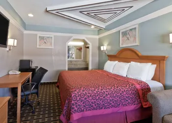 Lone Star Inn hotel thumbnail 6