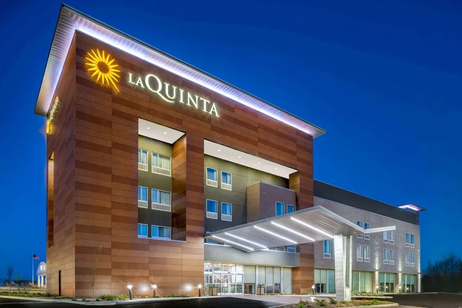 La Quinta Inn & Suites by Wyndham Louisville NE/Old Henry Rd hotel detail image 2