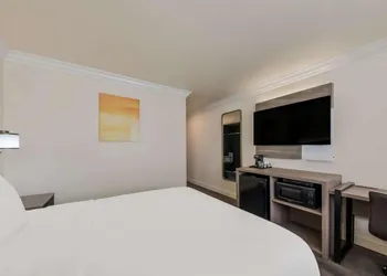 Comfort Inn Gilroy hotel thumbnail 6