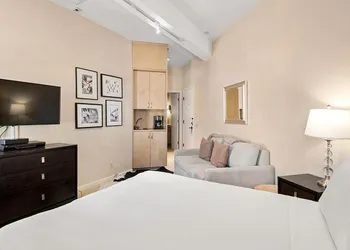 Independence Square 304 Stylish Hotel Room with Downtown Views & Great Location hotel thumbnail 4