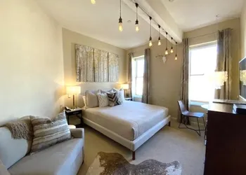 Independence Square 304 Stylish Hotel Room with Downtown Views & Great Location hotel thumbnail 5