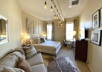 Independence Square 304 Stylish Hotel Room with Downtown Views & Great Location hotel thumbnail 6
