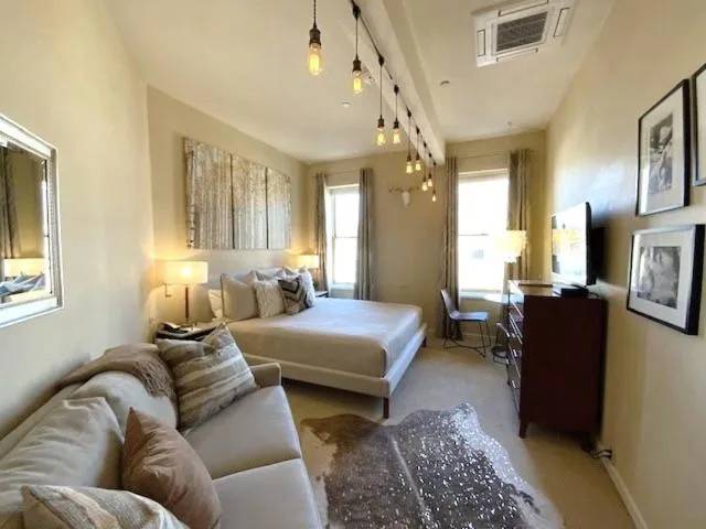Independence Square 304 Stylish Hotel Room with Downtown Views & Great Location hotel detail image 6