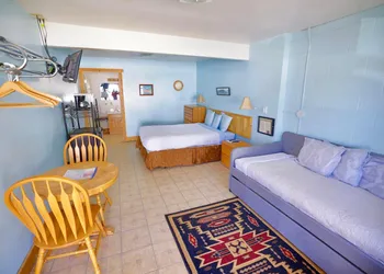 Canyon View Motel- Family w Queen Daybed Trundle hotel thumbnail 3