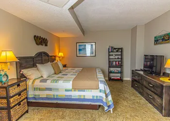 Oceanview 1 Bedroom Suite Landmark Resort 1250 Perfect for a couple or party of 4 hotel thumbnail 5