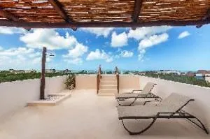 The S Boutique Hotel hotel thumbnail 2