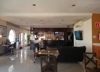 Hotel Express Inn hotel thumbnail 3