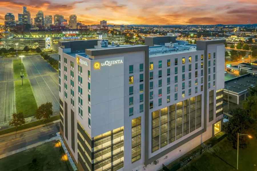 La Quinta Inn & Suites by Wyndham Nashville Downtown / Stadium hotel detail image 2