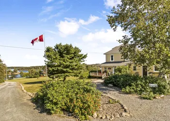Bayview Pines Country Inn hotel thumbnail 4