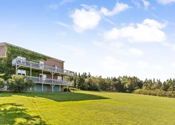 Bayview Pines Country Inn hotel thumbnail 5