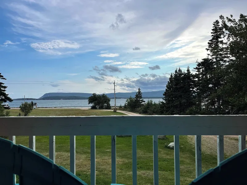 Sea Breeze Cottages And Motel hotel detail image 6