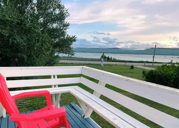 Sea Breeze Cottages And Motel hotel thumbnail 7