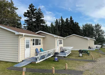 Sea Breeze Cottages And Motel hotel thumbnail 8