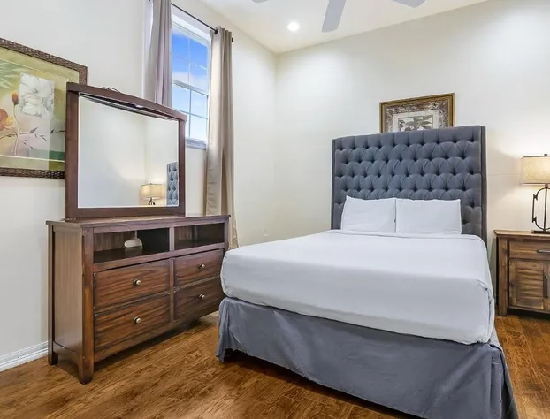 Modern 4BR Penthouse in Downtown by Hosteeva hotel detail image 1