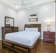 Modern 4BR Penthouse in Downtown by Hosteeva hotel detail image 3
