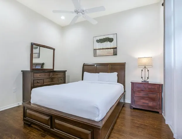 Modern 4BR Penthouse in Downtown by Hosteeva hotel detail image 2