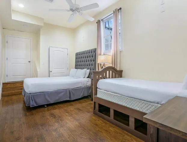 Modern 4BR Penthouse in Downtown by Hosteeva hotel detail image 3