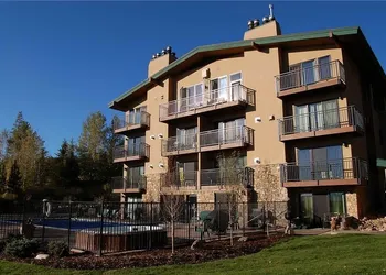 Scandinavian Lodge And Condominiums by Pioneer Ridge Mgmt hotel thumbnail 4