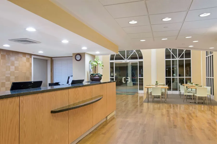 La Quinta Inn & Suites by Wyndham Sunrise hotel detail image 6