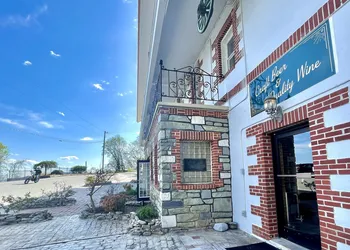 Skyline Village Inn hotel thumbnail 4
