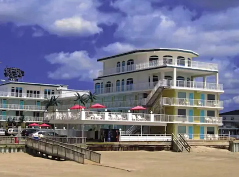 Paradise Oceanfront Resort hotel detail image 2