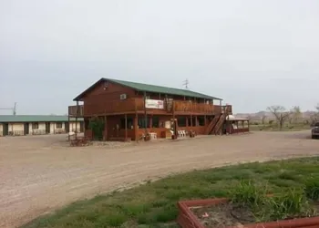 Badlands Hotel and Campground hotel thumbnail 5