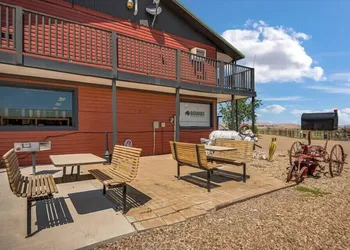 Badlands Hotel and Campground hotel thumbnail 6