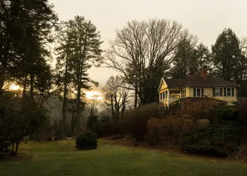 The Yellow House on Plott Creek Road hotel thumbnail 2