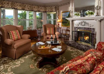 The Yellow House on Plott Creek Road hotel thumbnail 2