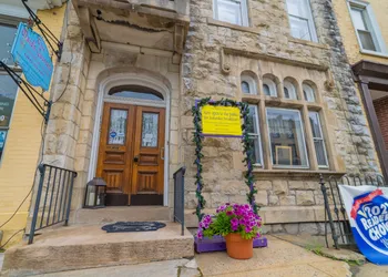 The Maid's Quarters Bed Breakfast & Tearoom hotel thumbnail 2