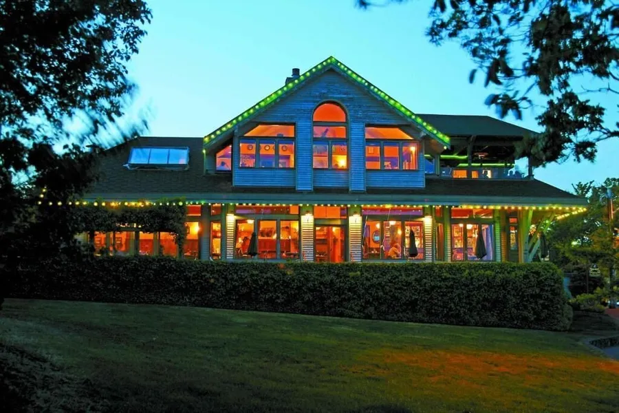 Spinnakers Brewpub & Guesthouses hotel detail image 2