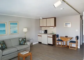 Holiday Vacation Condominium hotel thumbnail 7