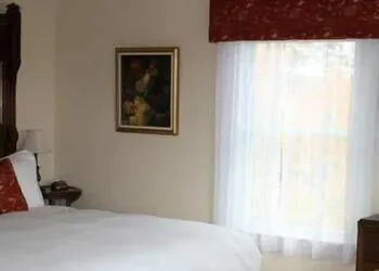 Rossmount Inn hotel thumbnail 3
