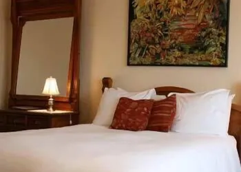 Rossmount Inn hotel thumbnail 5