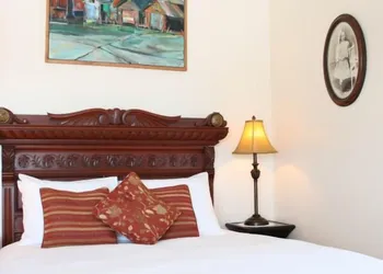 Rossmount Inn hotel thumbnail 6
